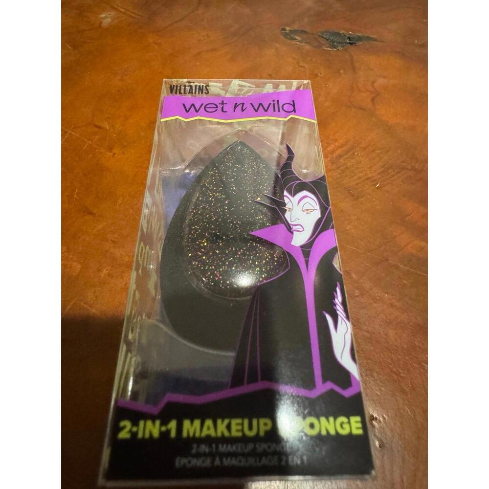 Villains wet and wild sponge